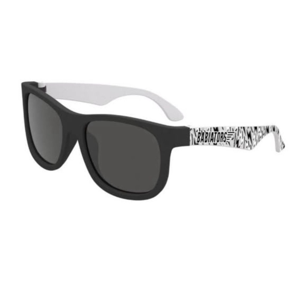 New in box Babiators Baby Sunglasses in “It’s Electric” 0-2 Years